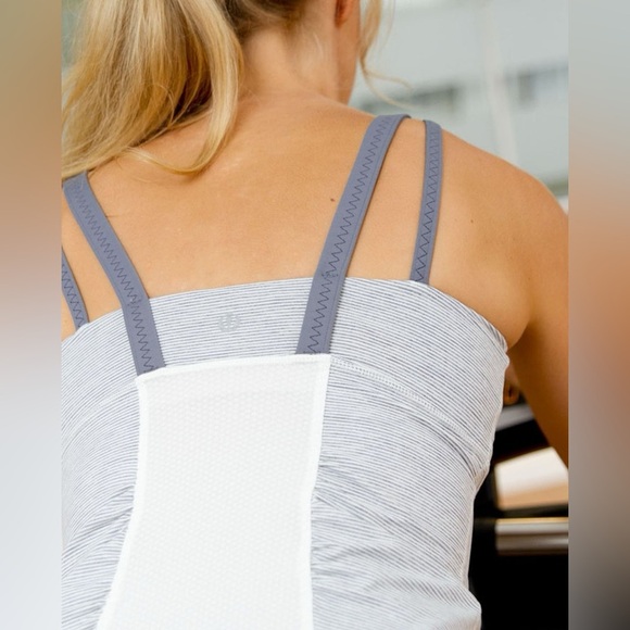 🍋Lululemon Tank in Ghost Blurred Grey Mini Stripe / Coal - Picture 3 of 8